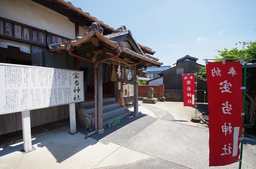 船で渡るなんて神秘的 宝くじのパワースポットとしても有名な九州の神社 四季を楽しむ旅と宿の情報ラウンジ